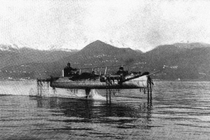 Illustration for article titled La increíble evolución en el tiempo de los barcos hidroala